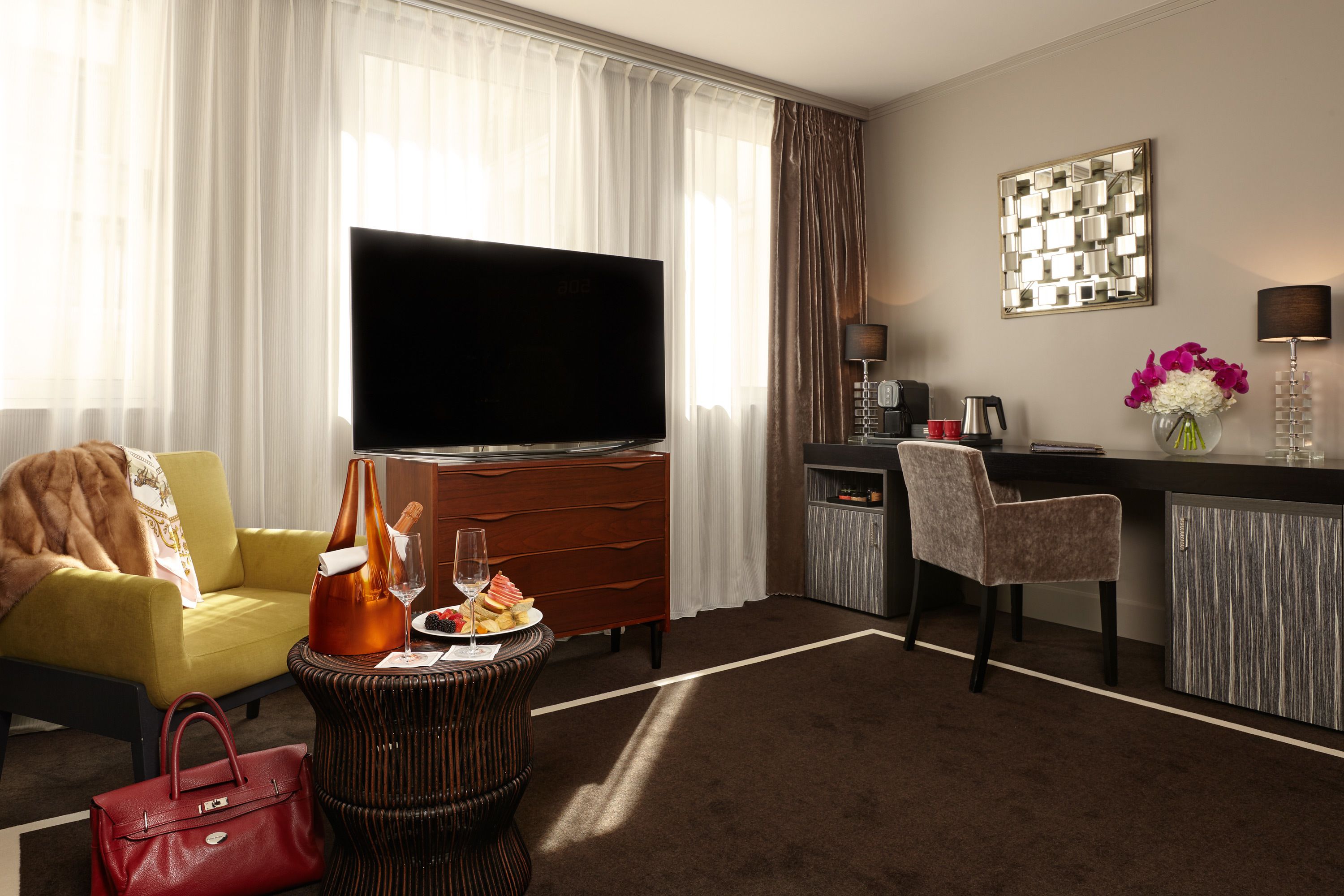 The One Alma Paris