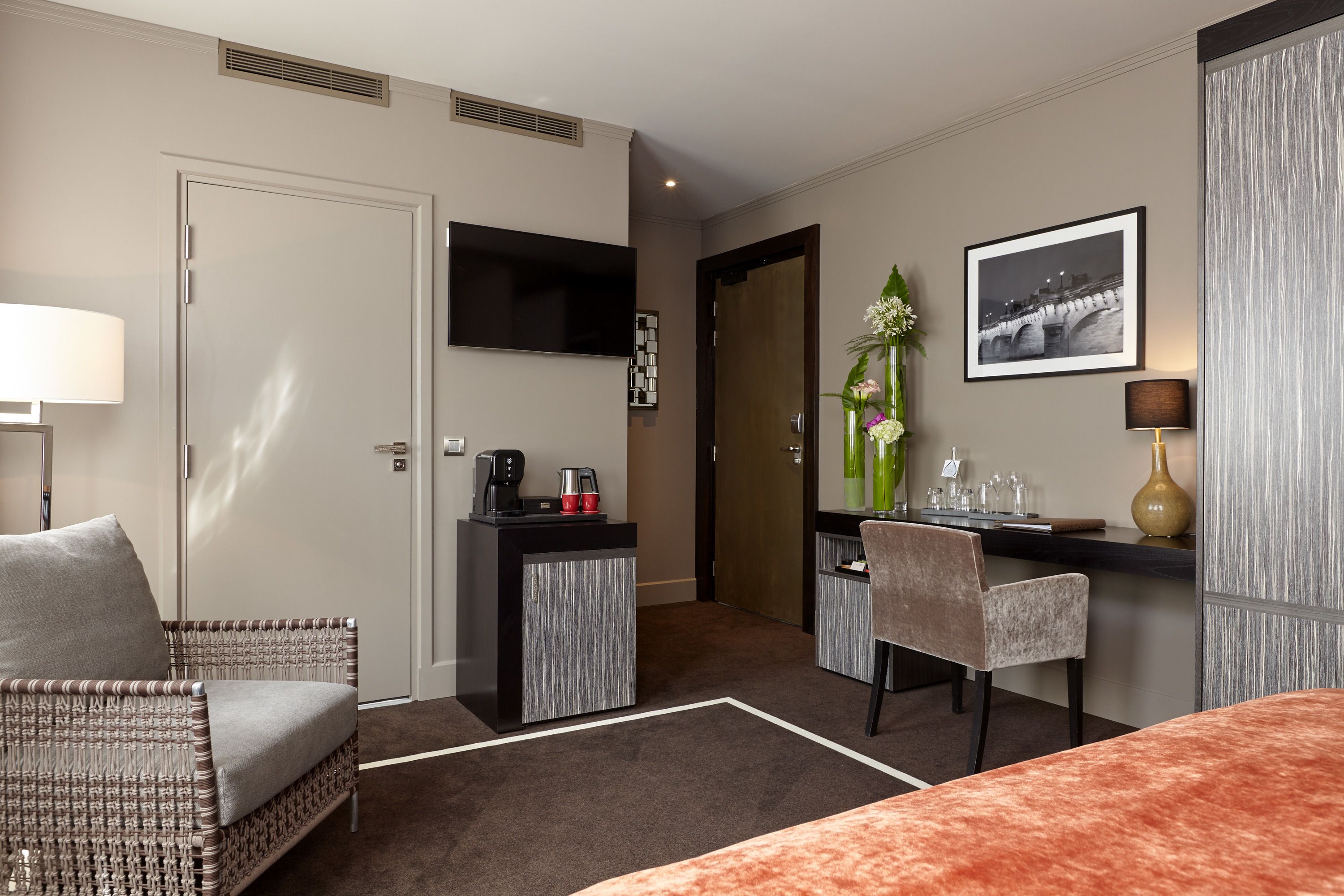The One Alma Paris