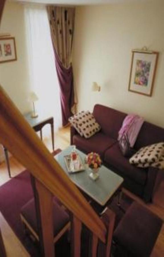Hôtel Suites Unic Renoir St. Germain