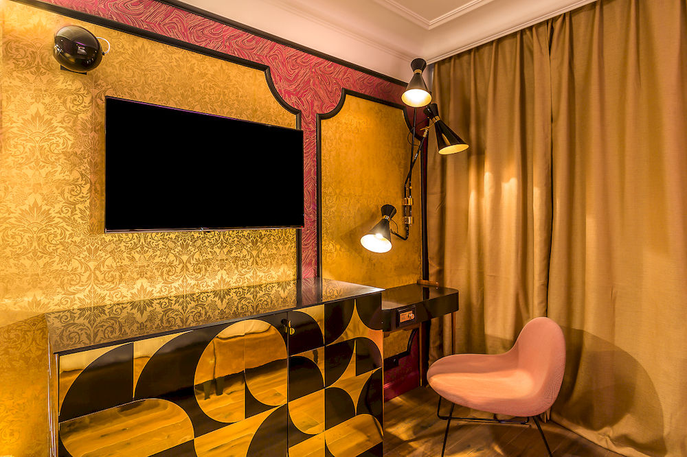 Idol Hotel