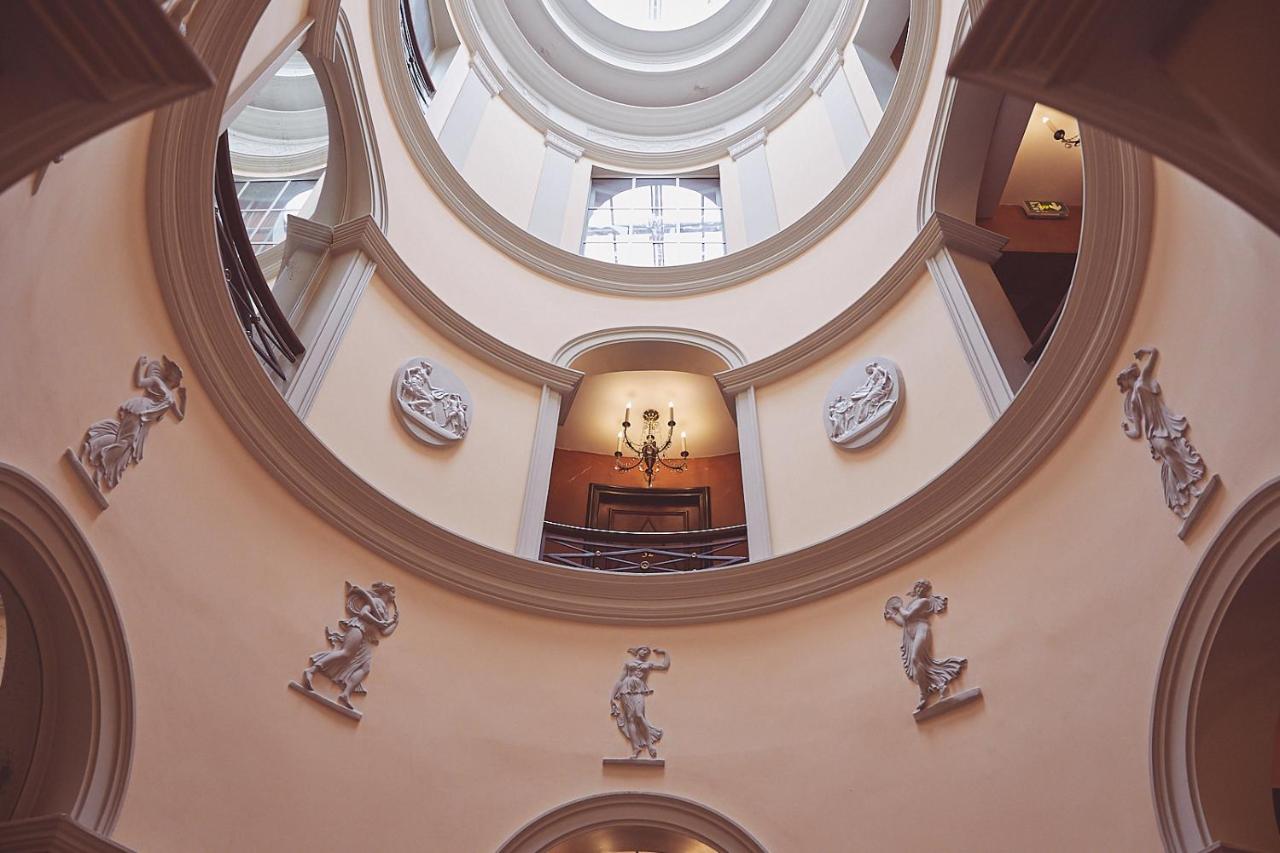 L'Hotel