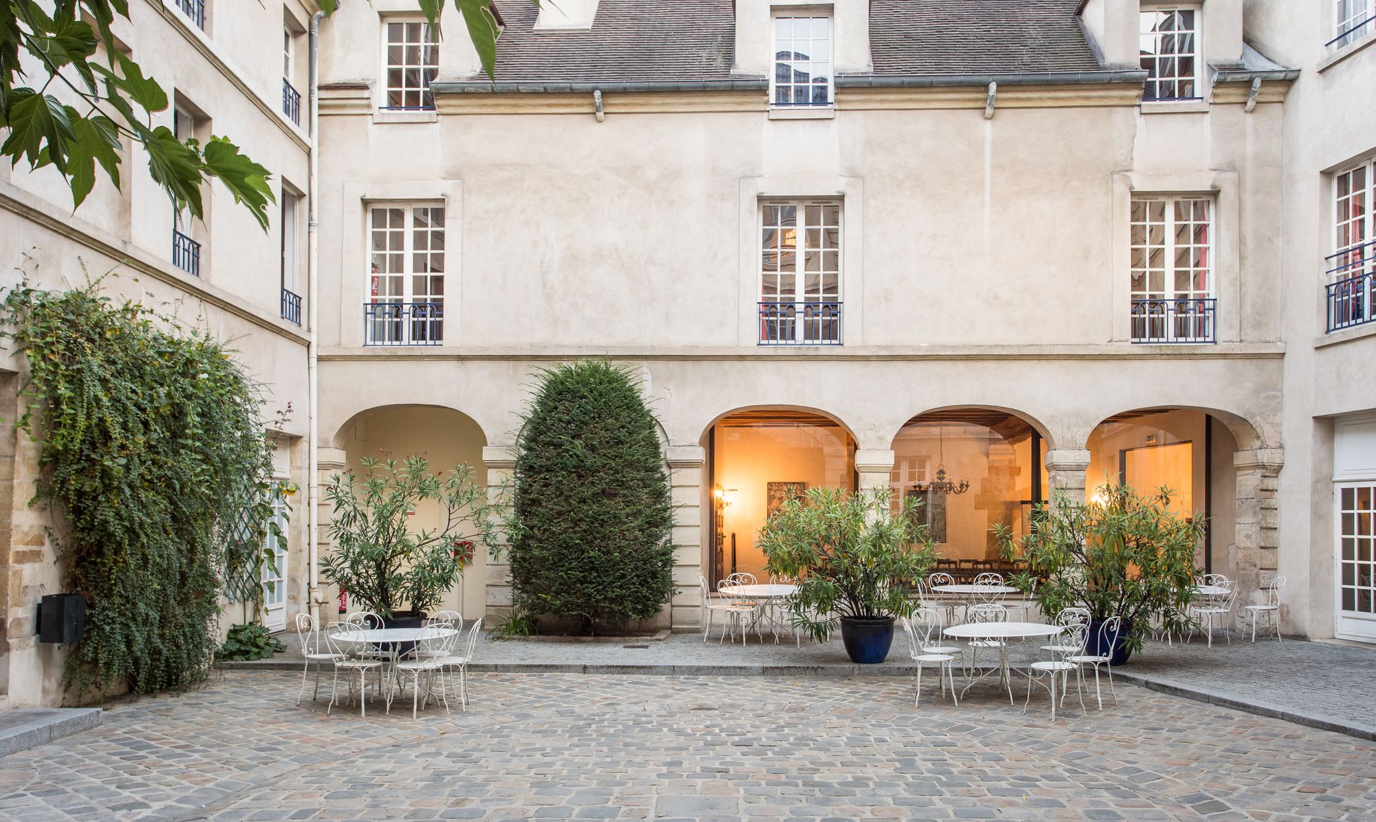 MIJE Fauconnier - Fourcy - Maubuisson - Hostel