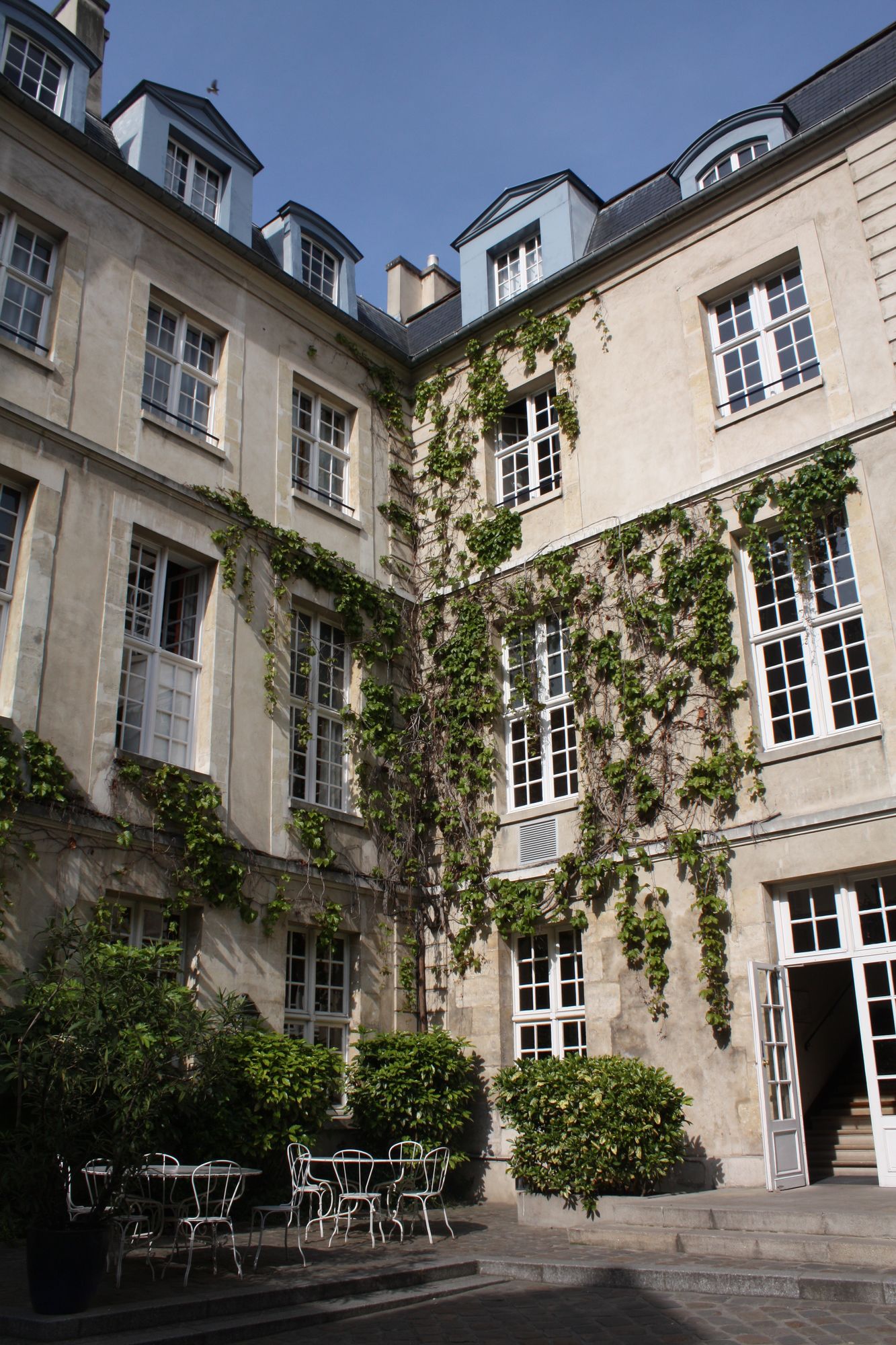MIJE Fauconnier - Fourcy - Maubuisson - Hostel