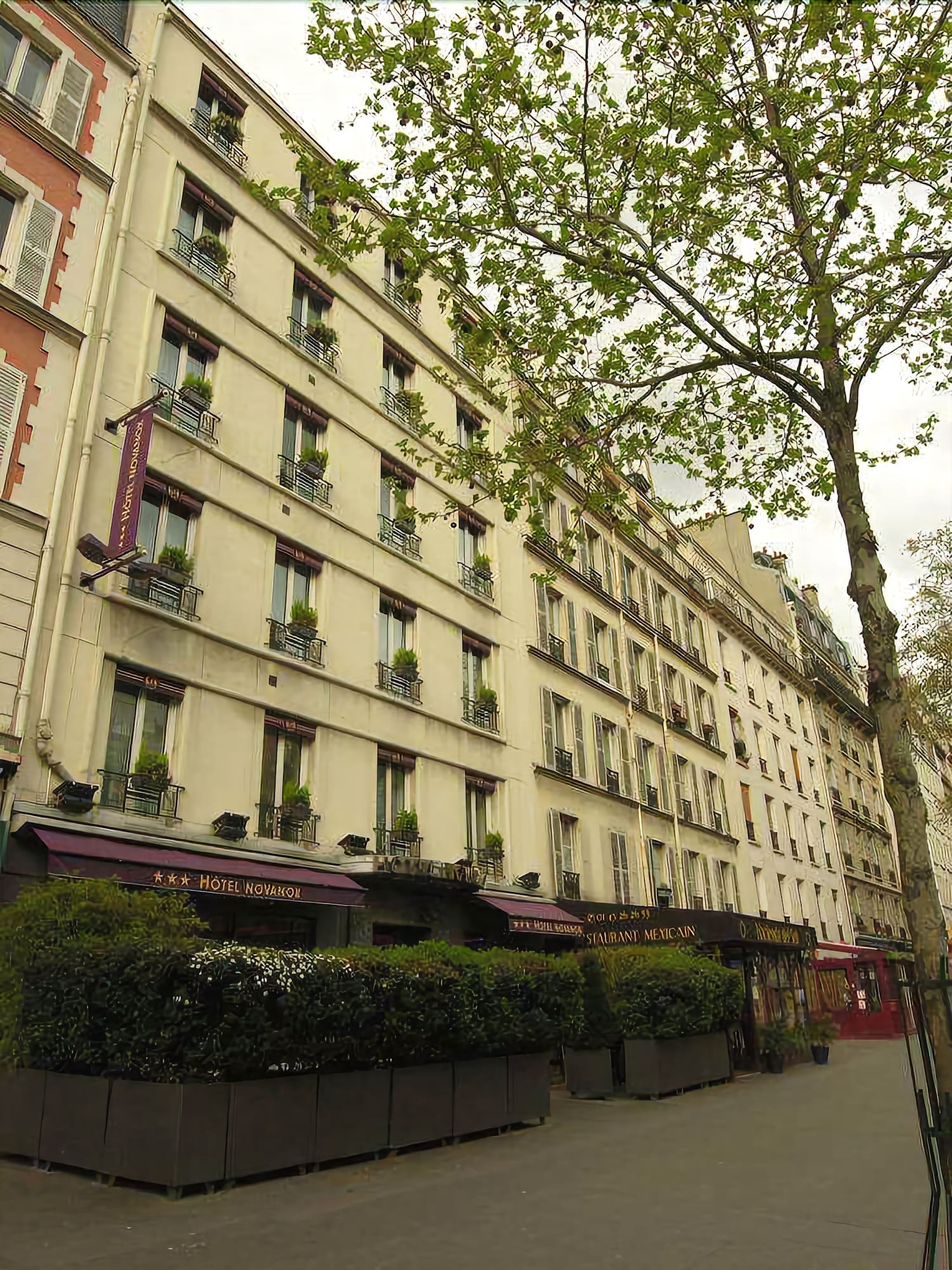 Hotel Nude Paris