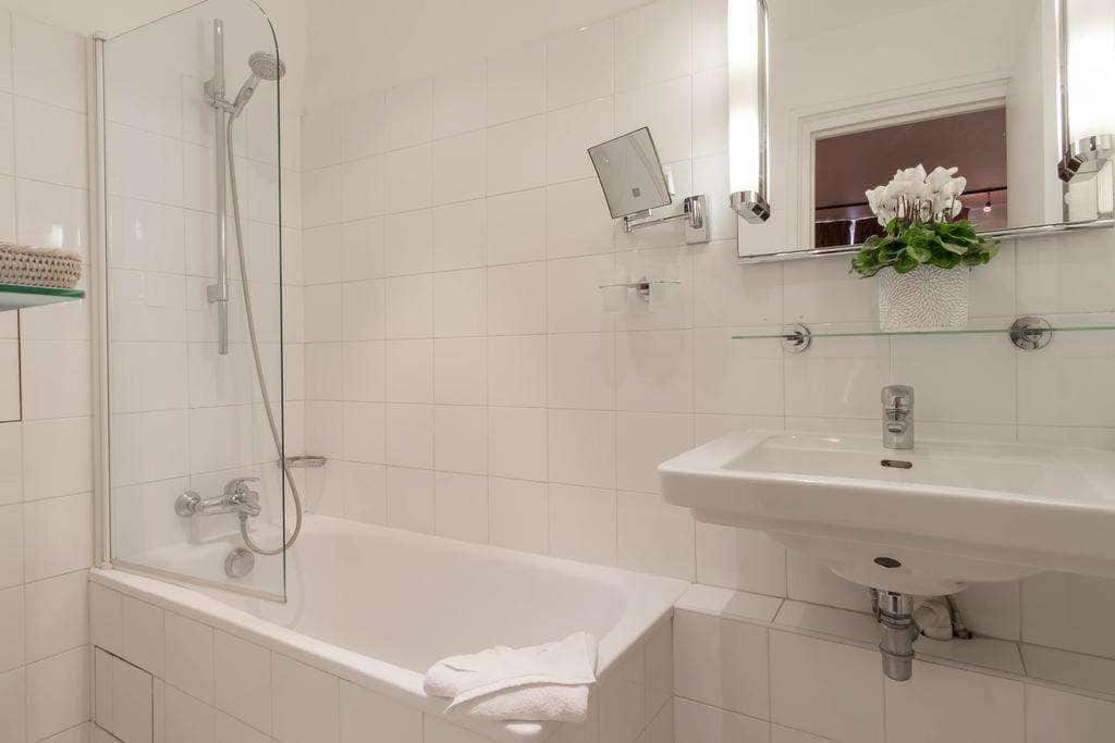 Hotel Nude Paris