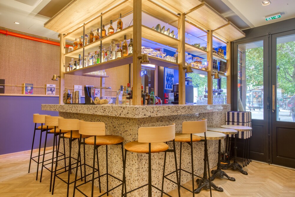 Oh La La! Hotel Bar