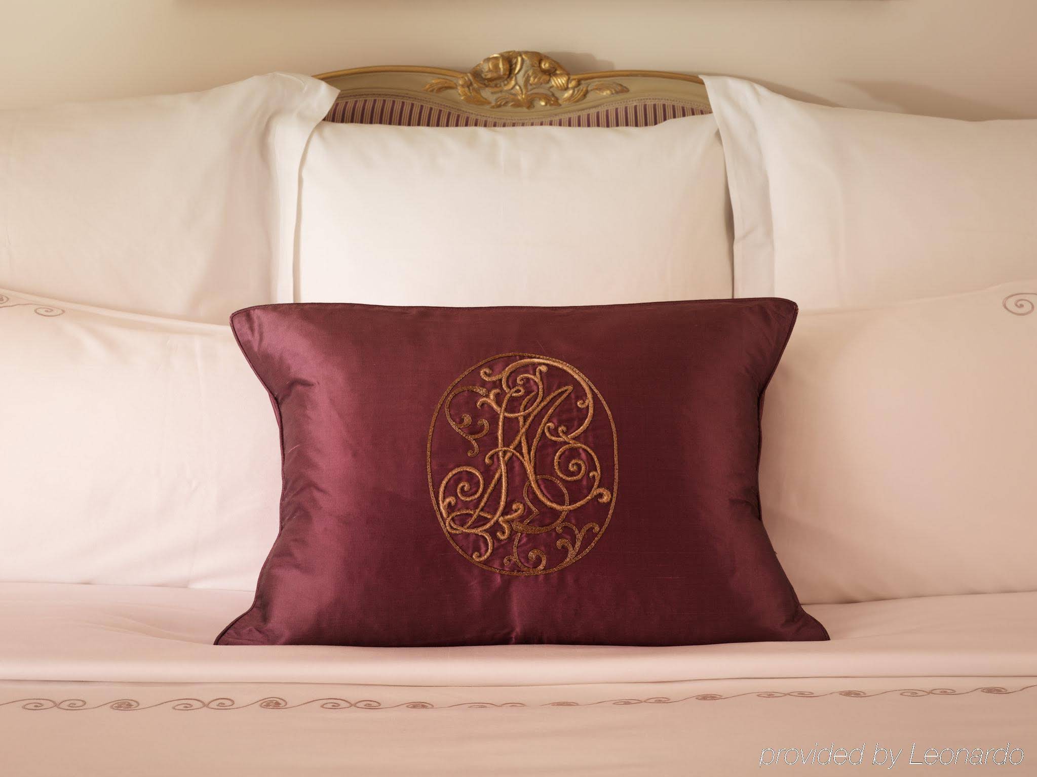 Hotel Plaza Athenee
