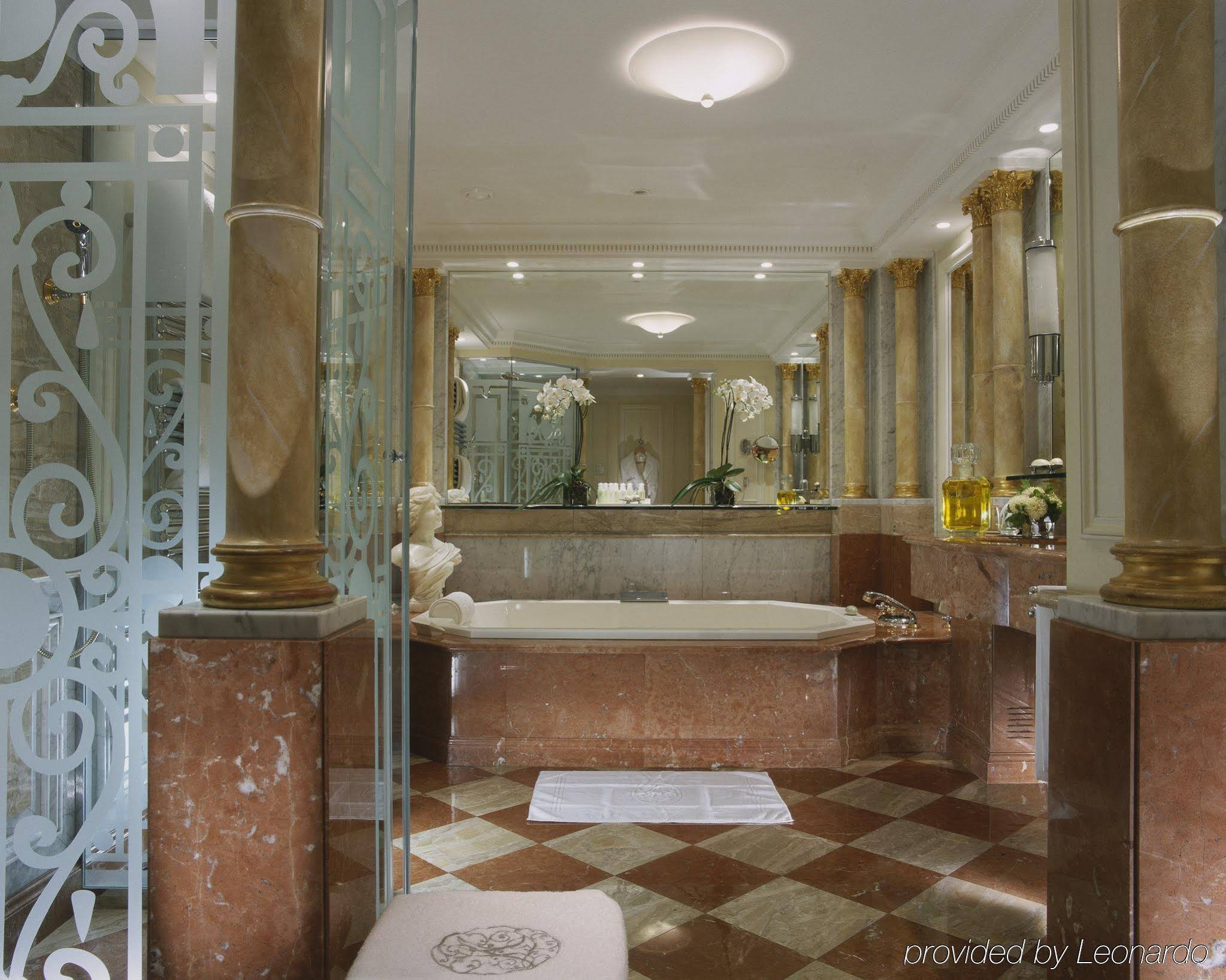 Hotel Plaza Athenee