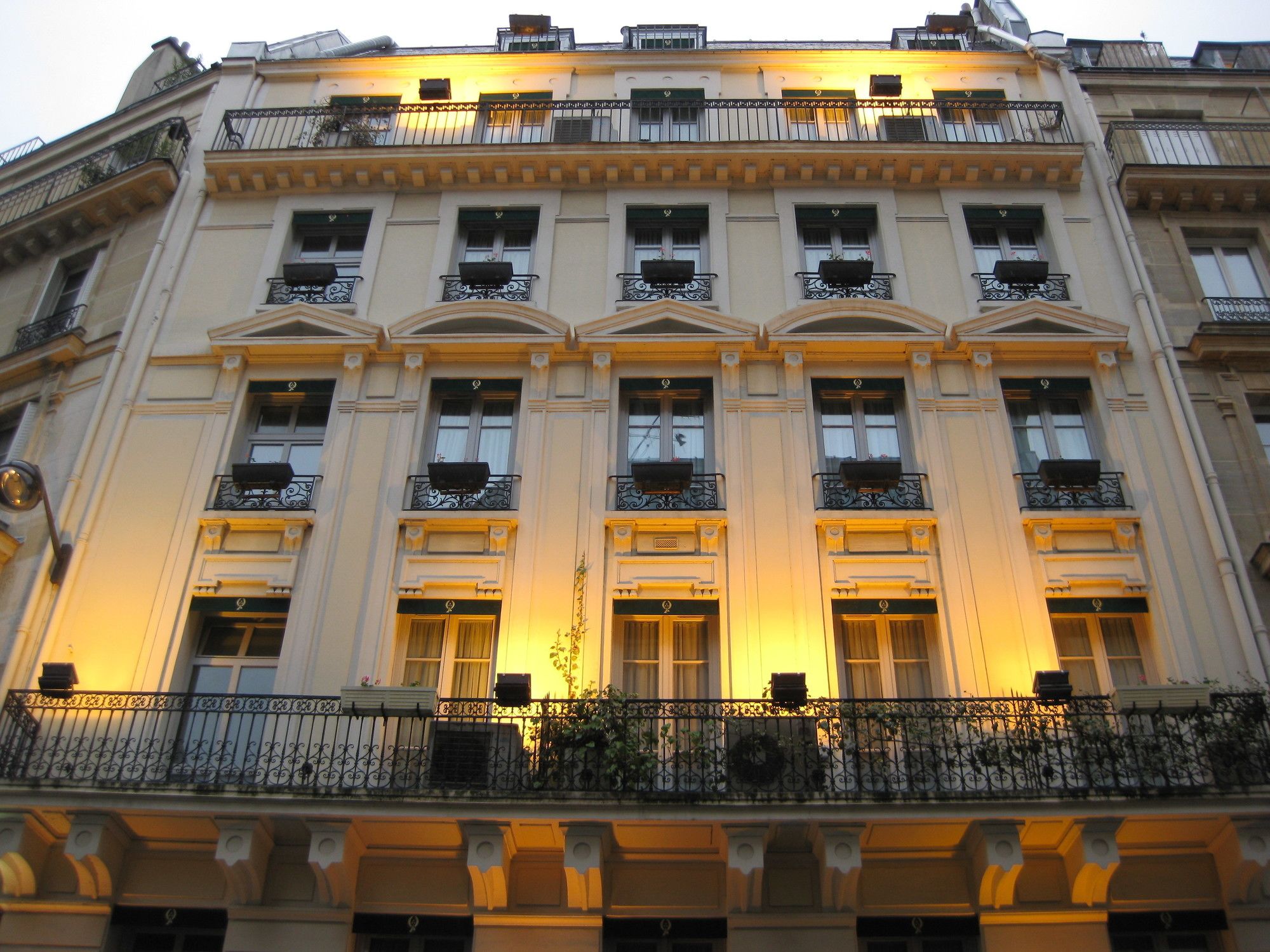Queens Hotel