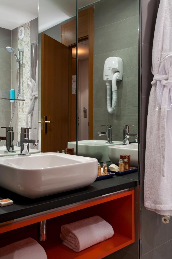 Timhotel Opéra Blanche Fontaine