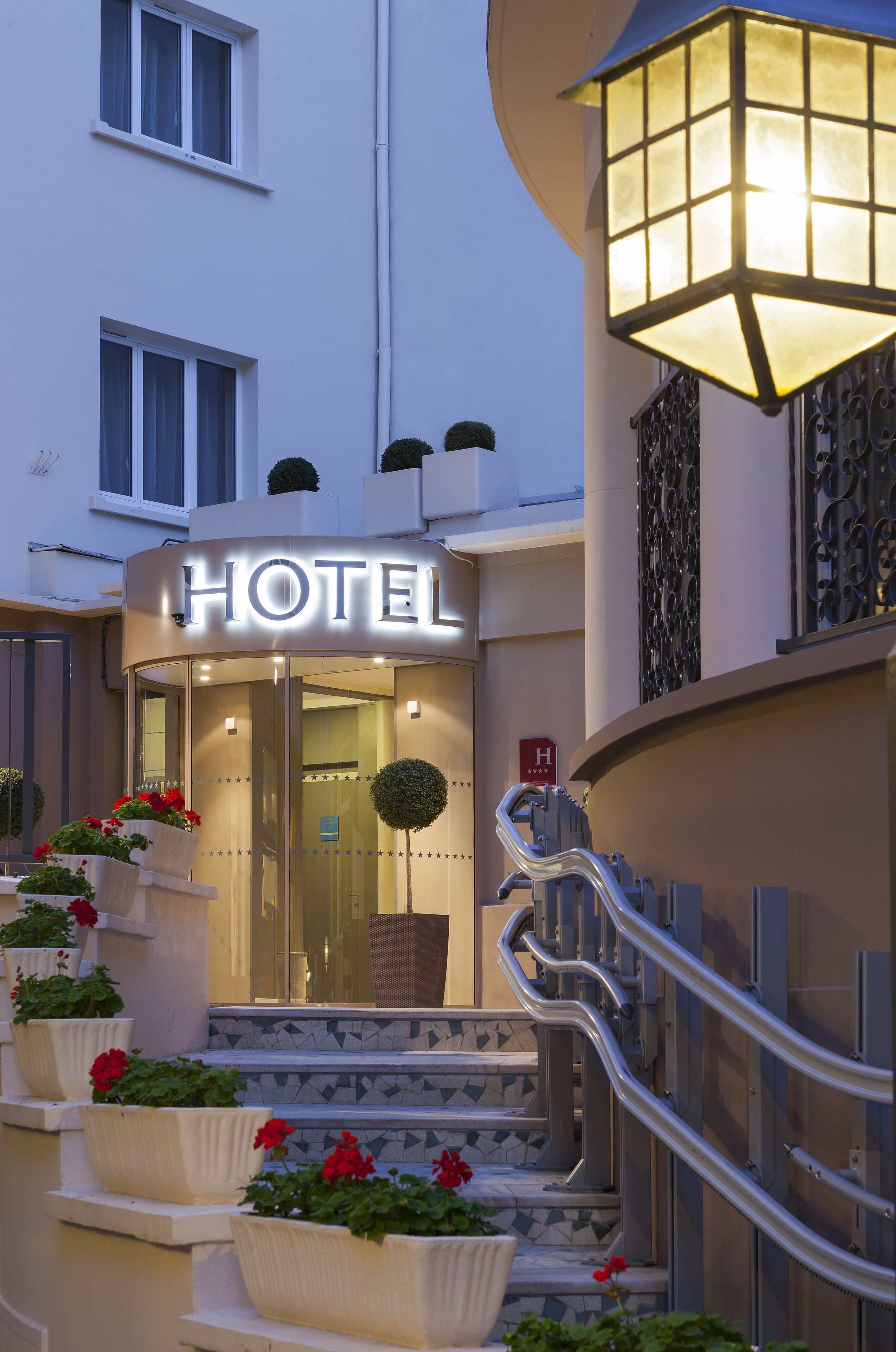 Timhotel Opéra Blanche Fontaine