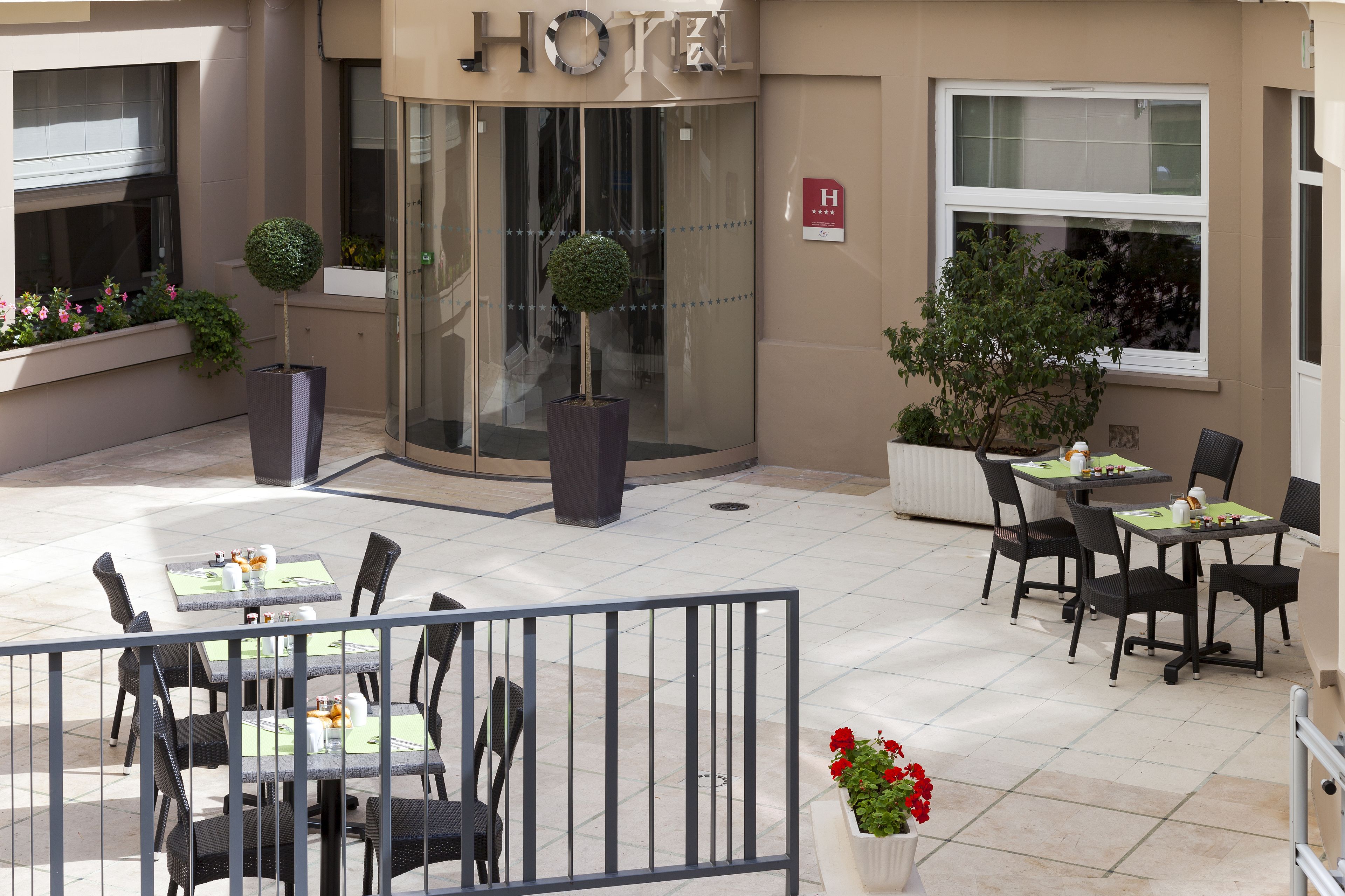 Timhotel Opéra Blanche Fontaine