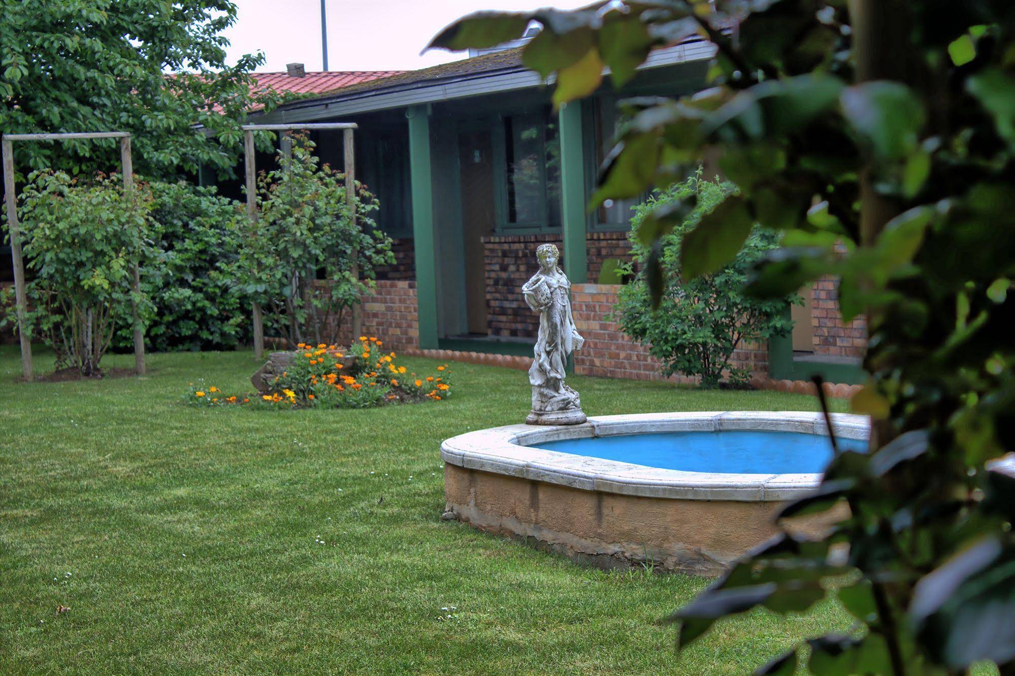 Hotel Jardins Epone