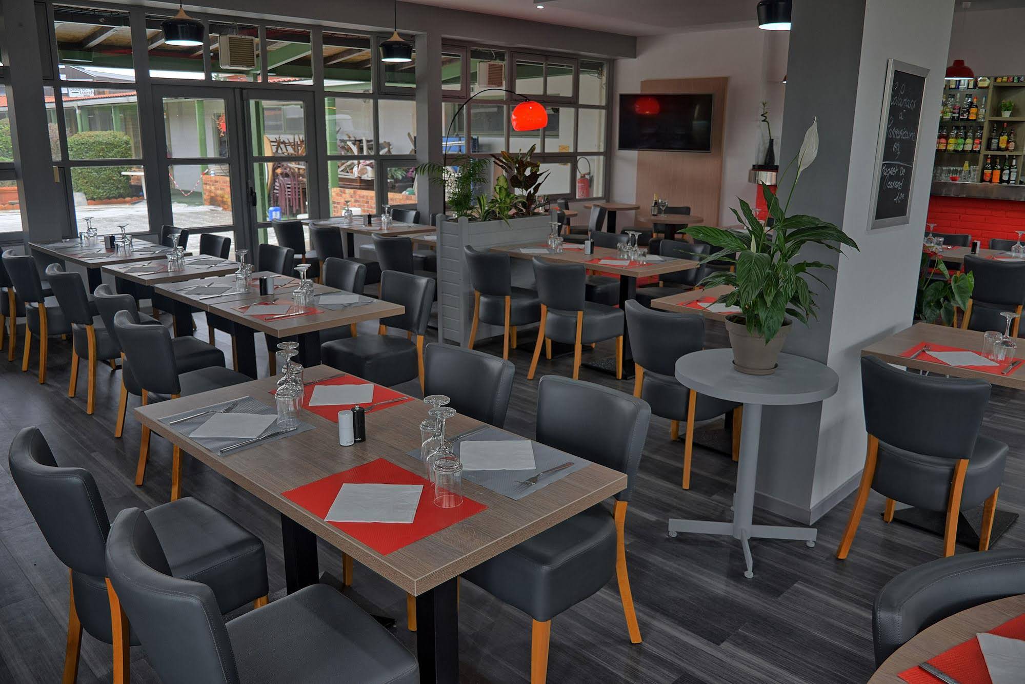 Hotel Jardins Epone