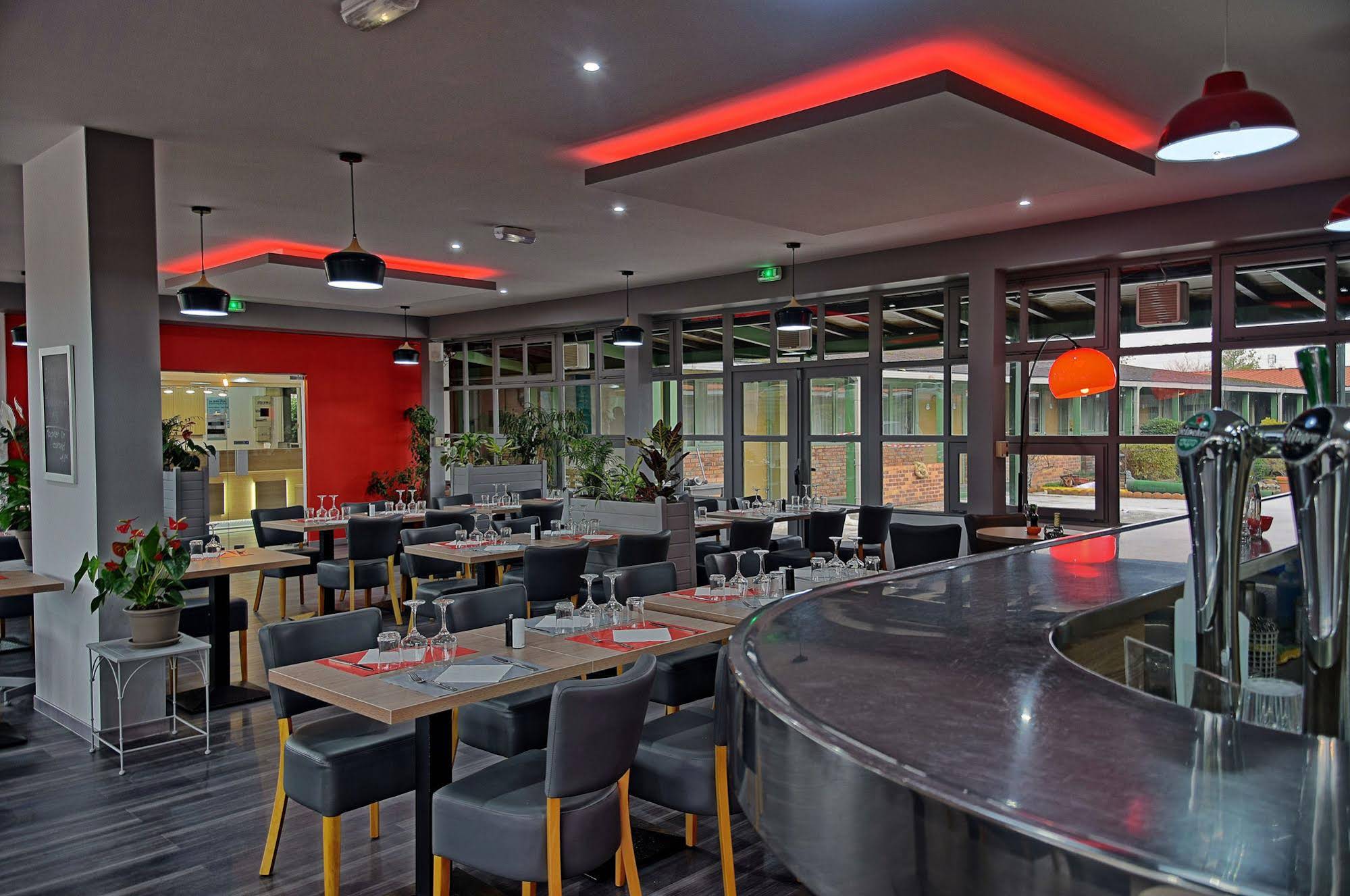 Hotel Jardins Epone