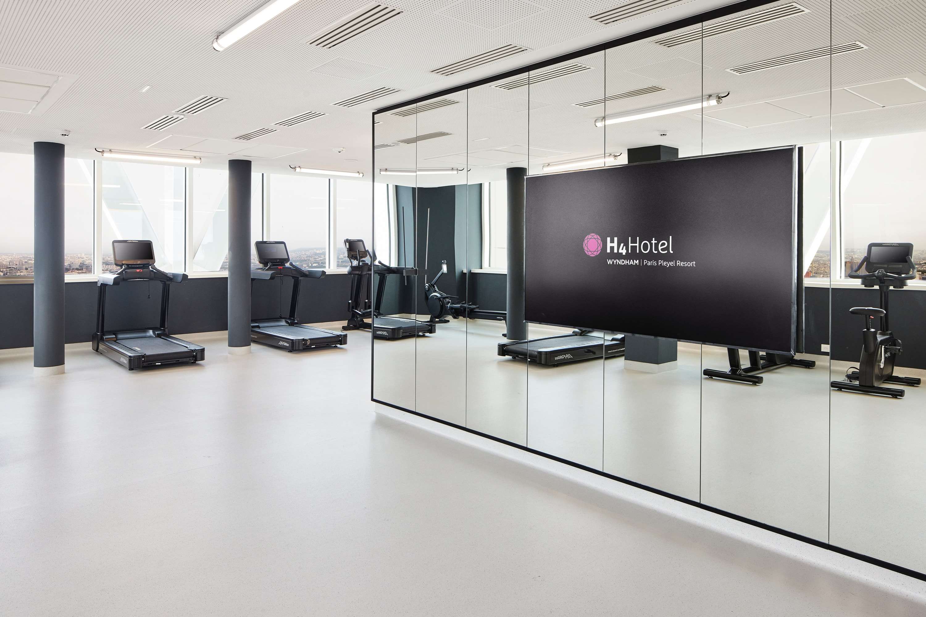 H4 Hotel Wyndham Paris Pleyel Resort