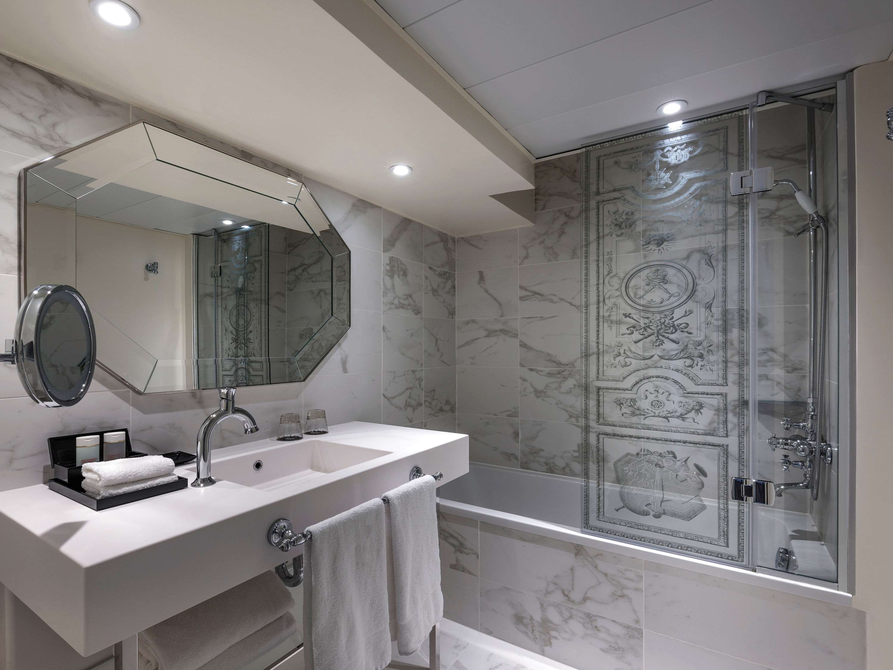 Le Louis Versailles Château Hotel - MGallery