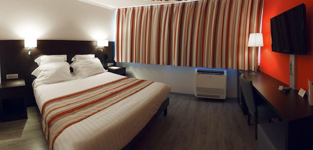 Hotel Black & Green