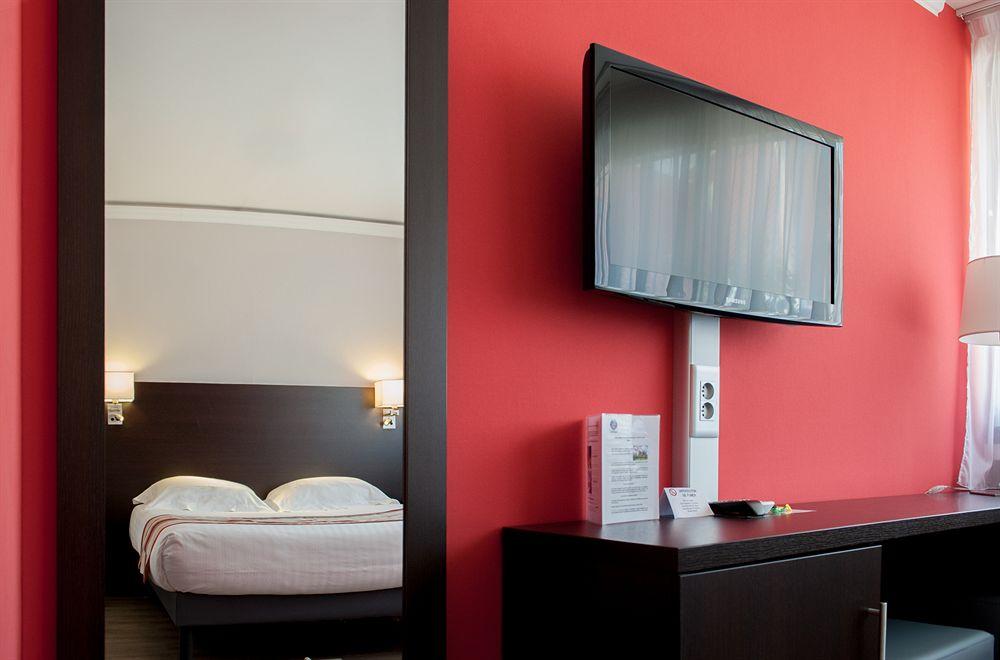 Hotel Black & Green