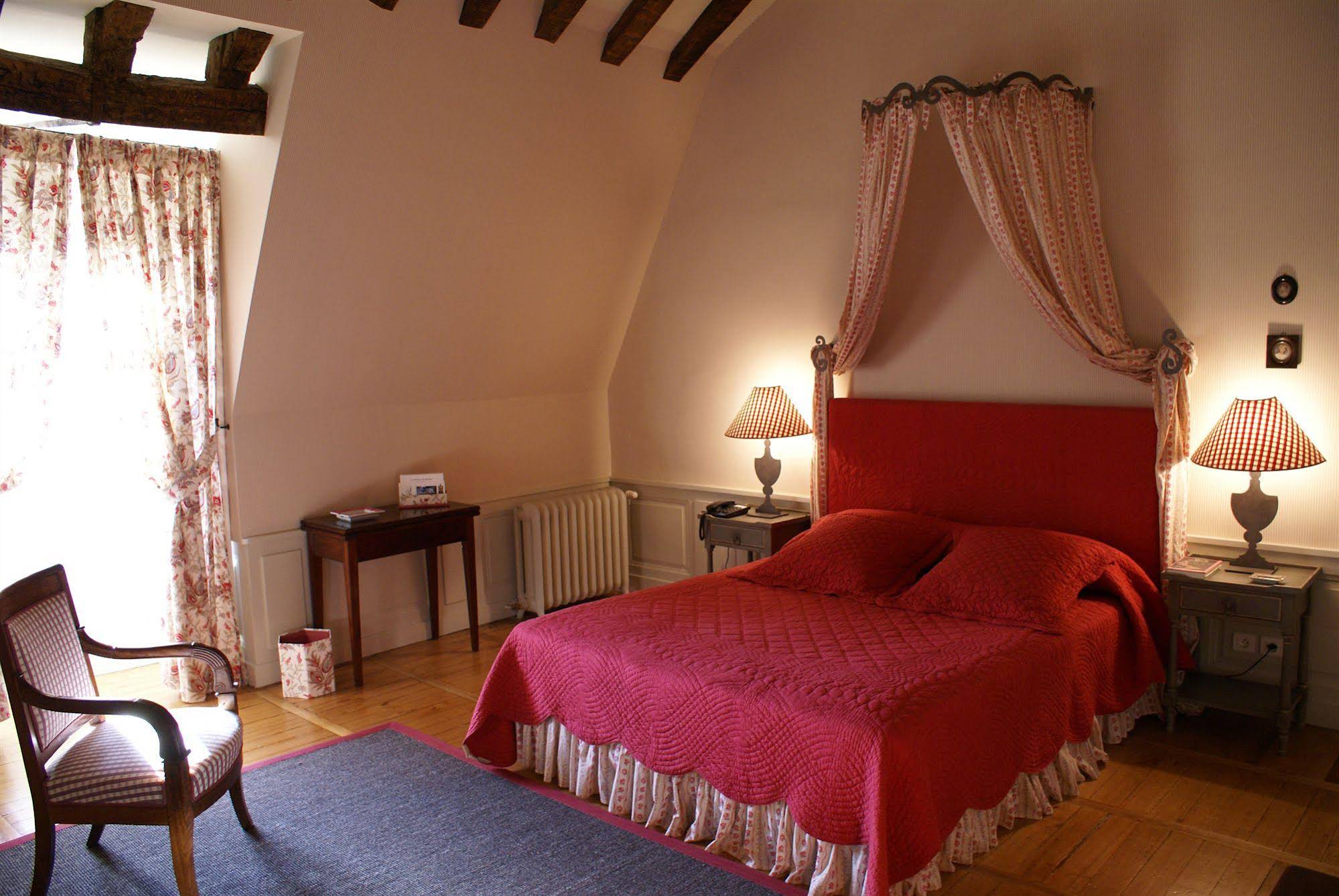 Chateau De Reignac