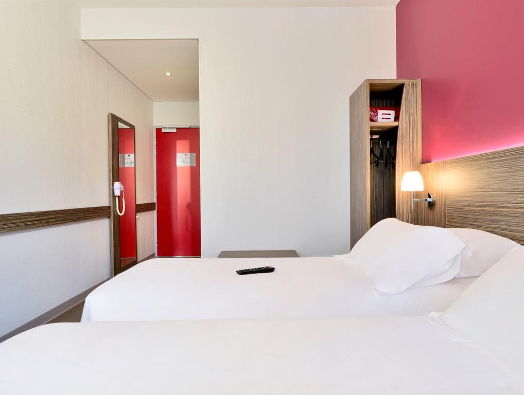 Hôtel Kyriad Saint Chély d'Apcher - Aire de la Lozère