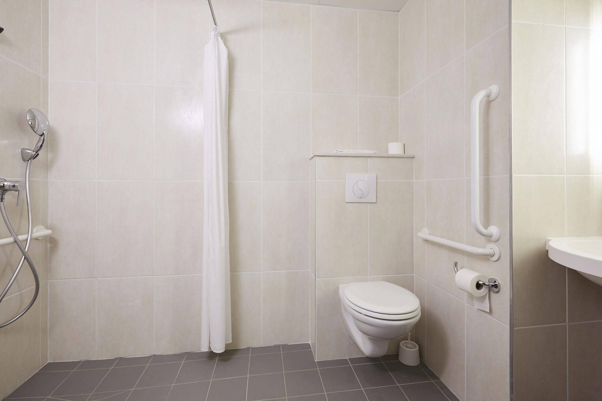 B&B Hôtel Saint-Etienne Monthieu