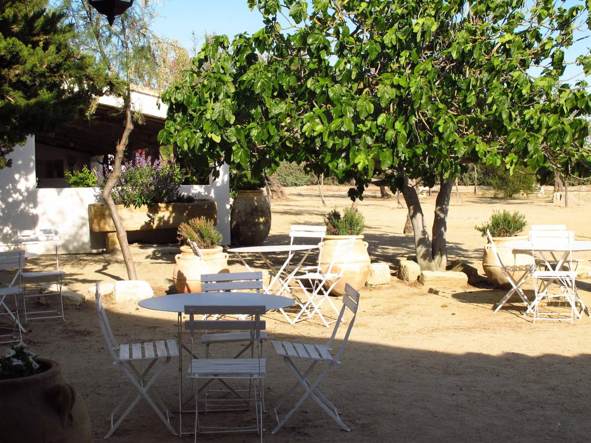 Cacharel Hotel