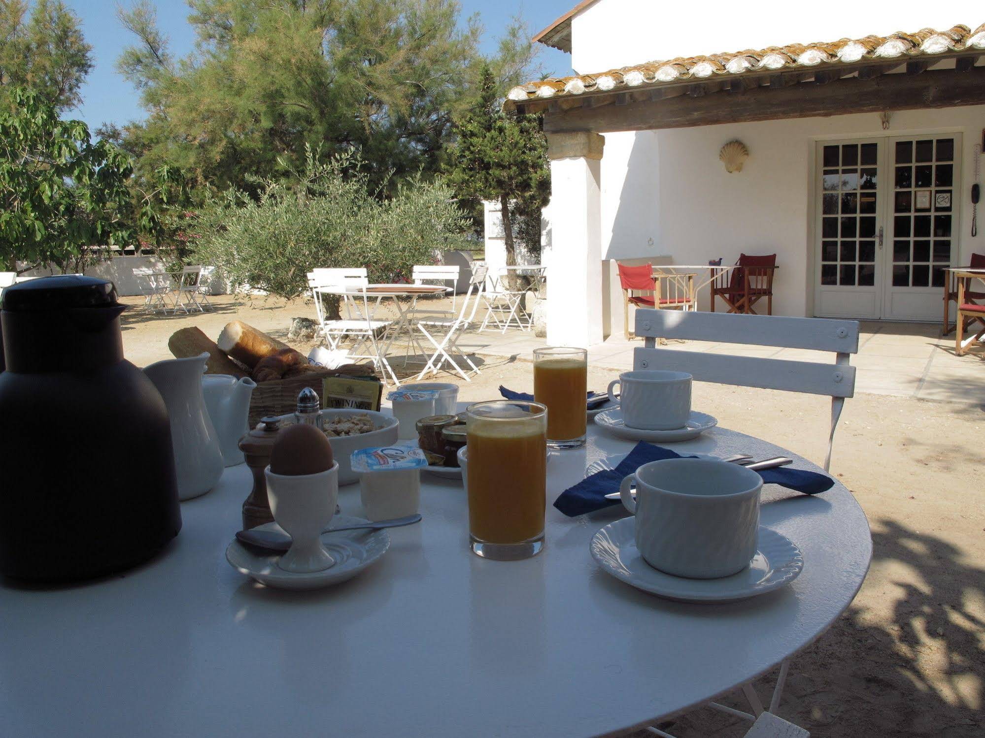 Cacharel Hotel