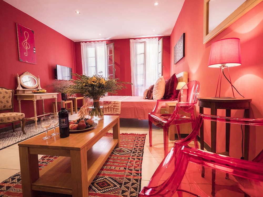Suites Coronell d'En Vila