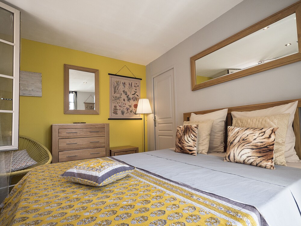 Suites Coronell d'En Vila