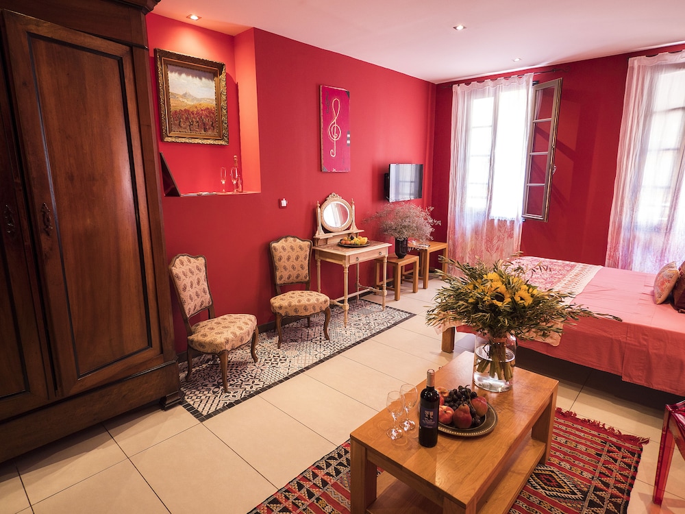 Suites Coronell d'En Vila