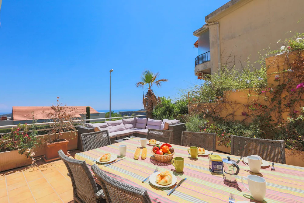 Villa Henrietta by Riviera Holiday Homes
