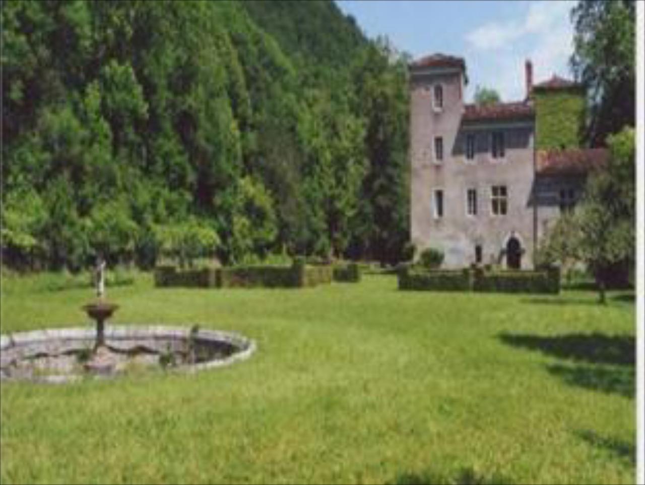 Le Castel De Burlats