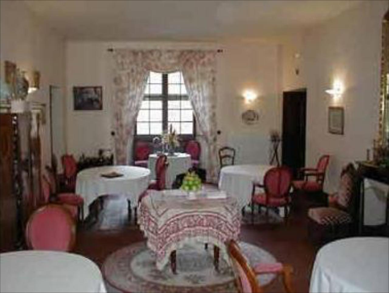 Le Castel De Burlats