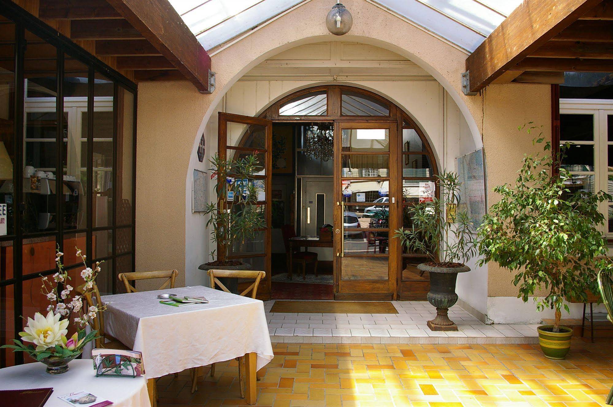 Hostellerie De La Roseraie