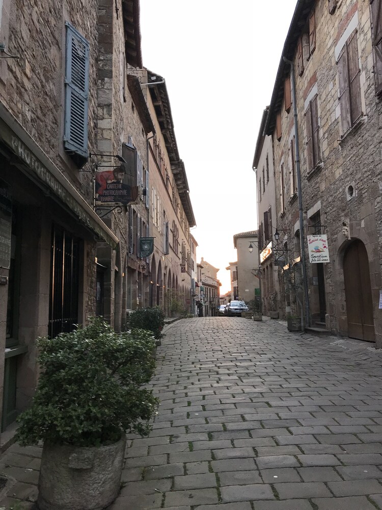 Hotel Raymond VII