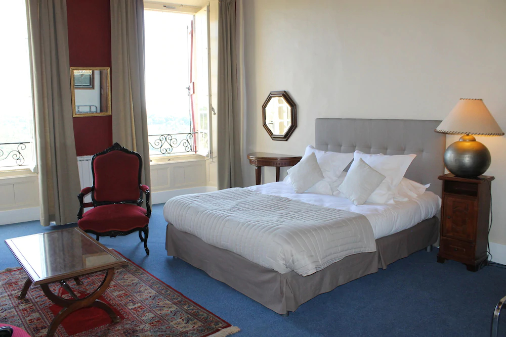 Hotel Raymond VII