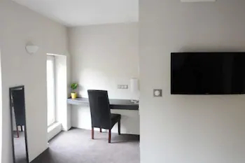 Ruthenium Hotel