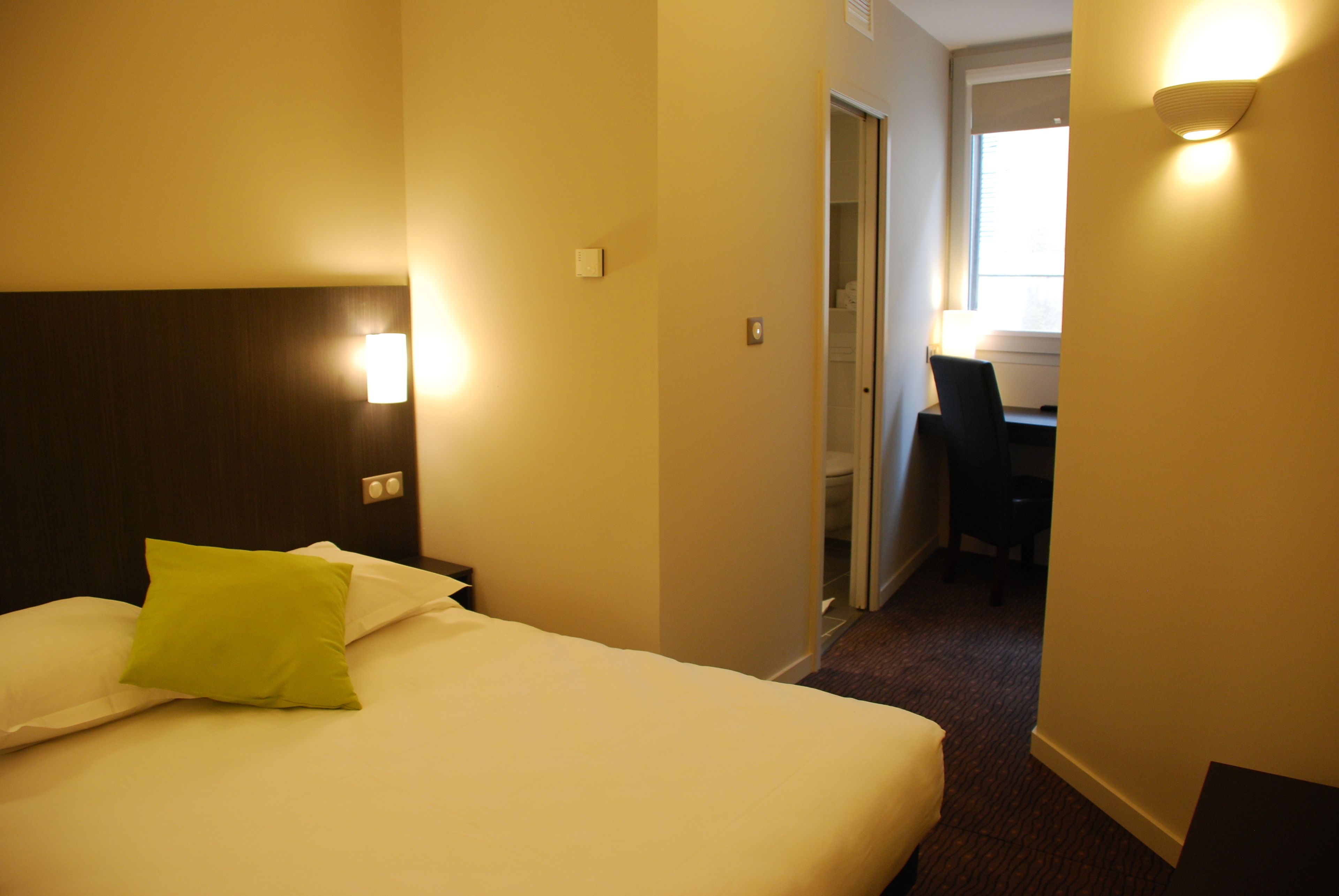 Ruthenium Hotel