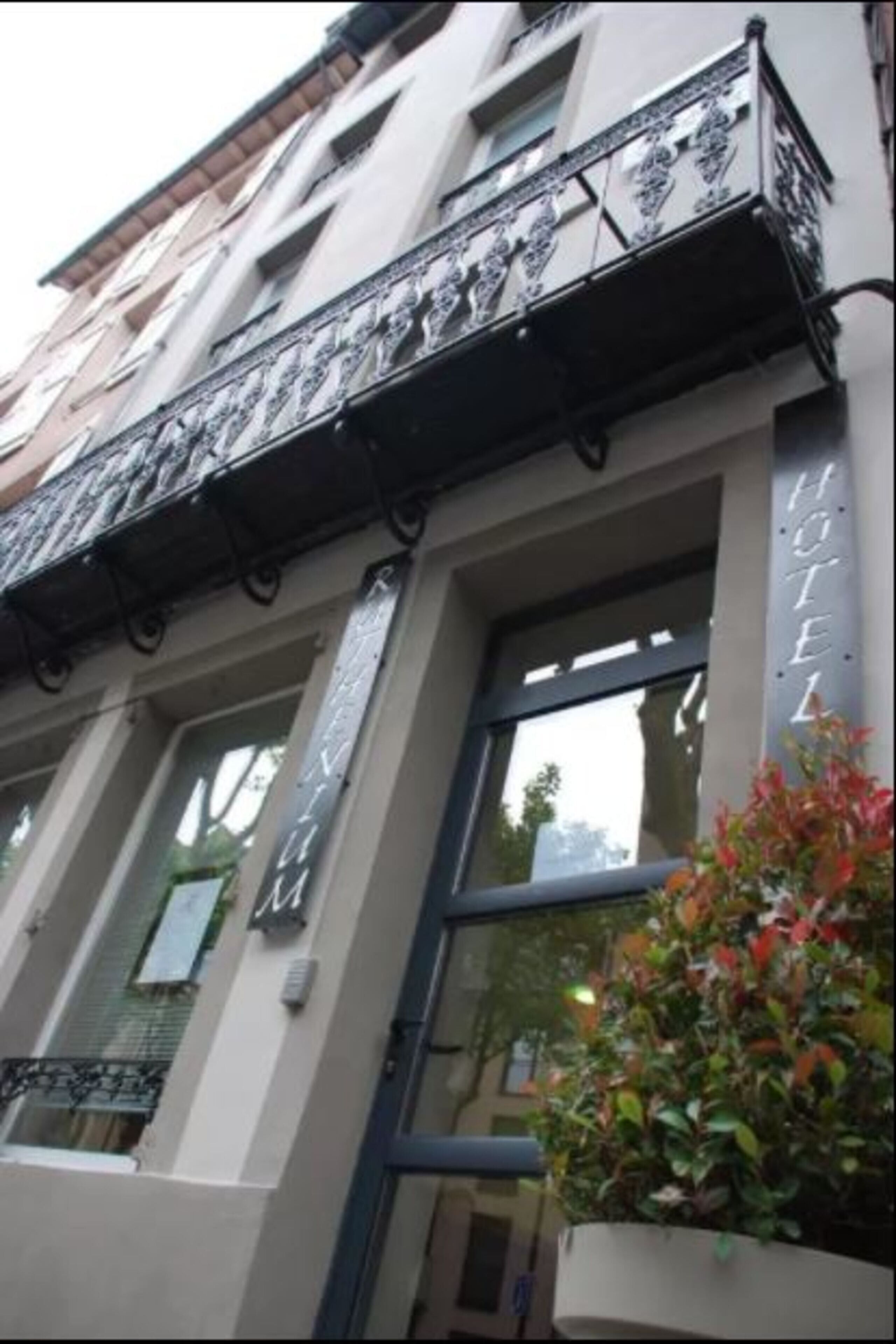 Ruthenium Hotel