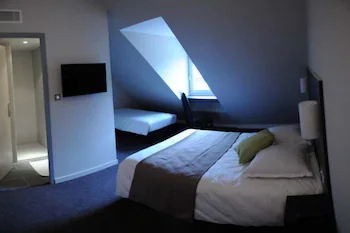 Ruthenium Hotel