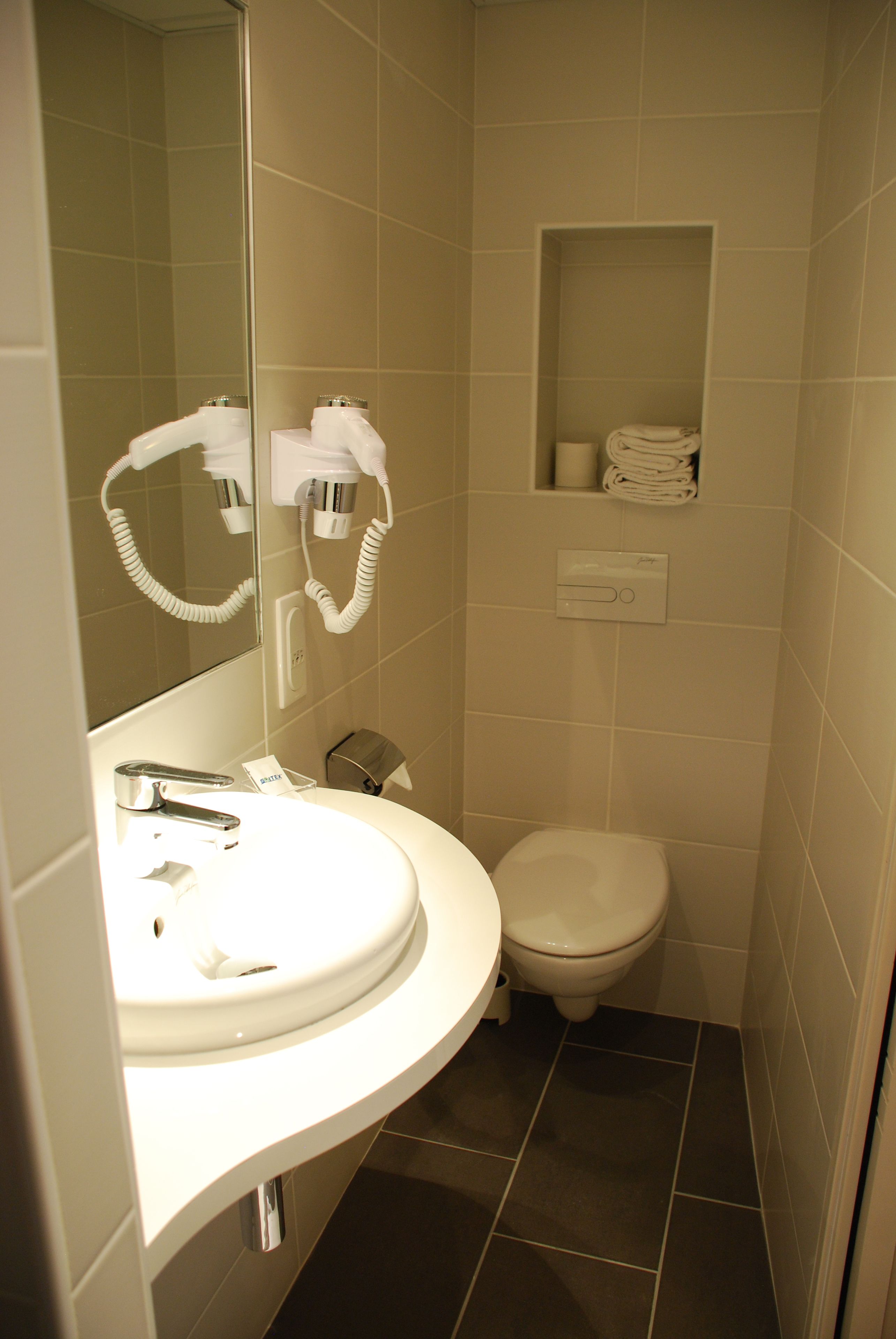 Ruthenium Hotel