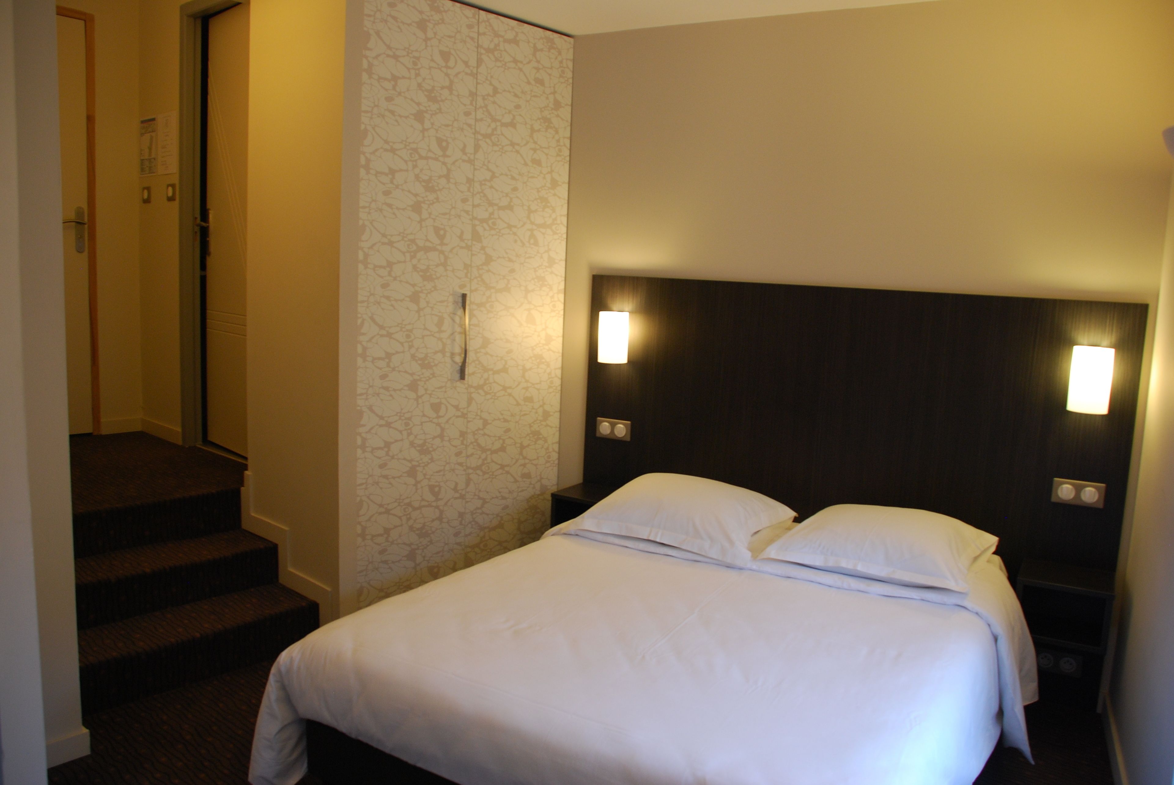 Ruthenium Hotel