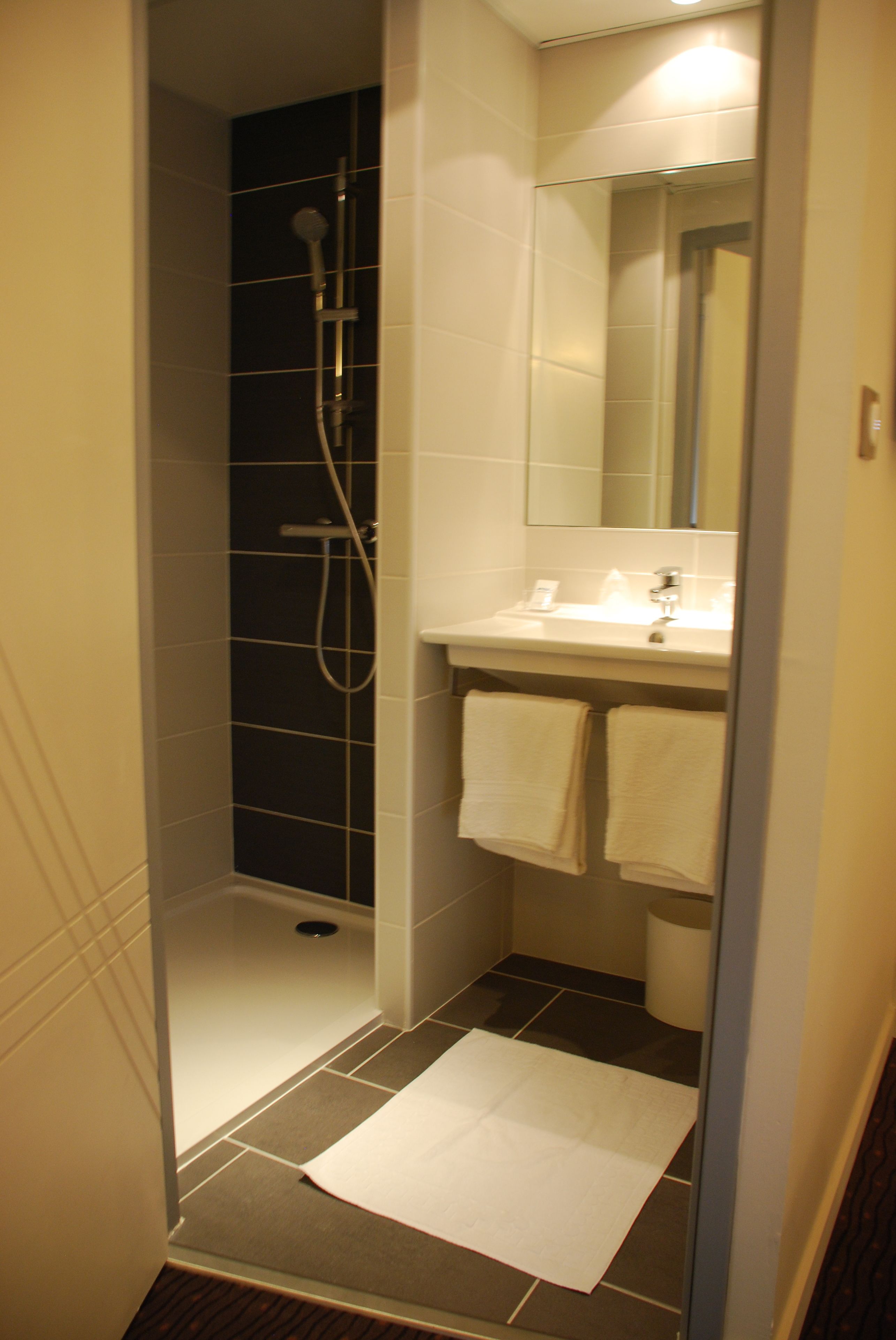 Ruthenium Hotel