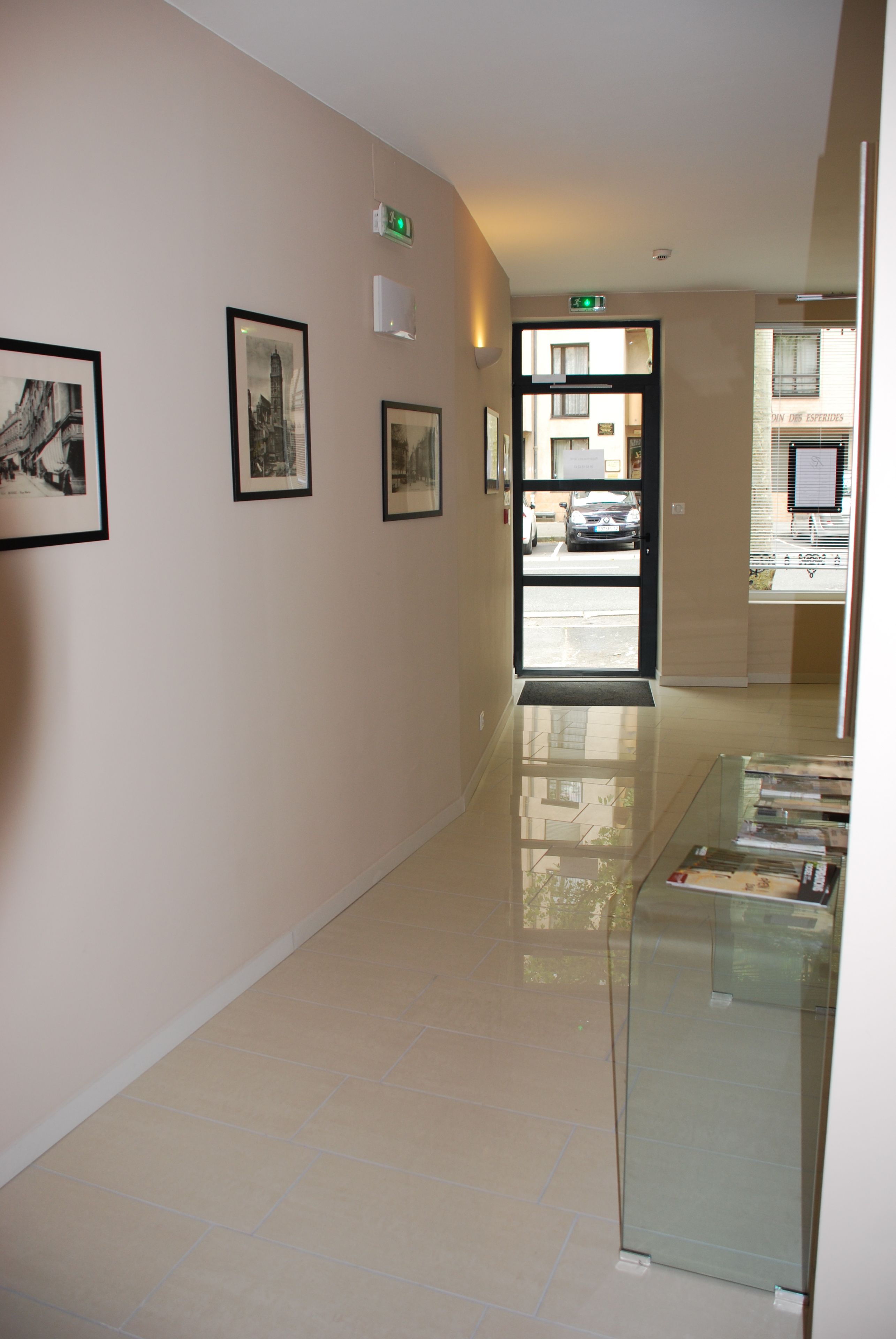 Ruthenium Hotel