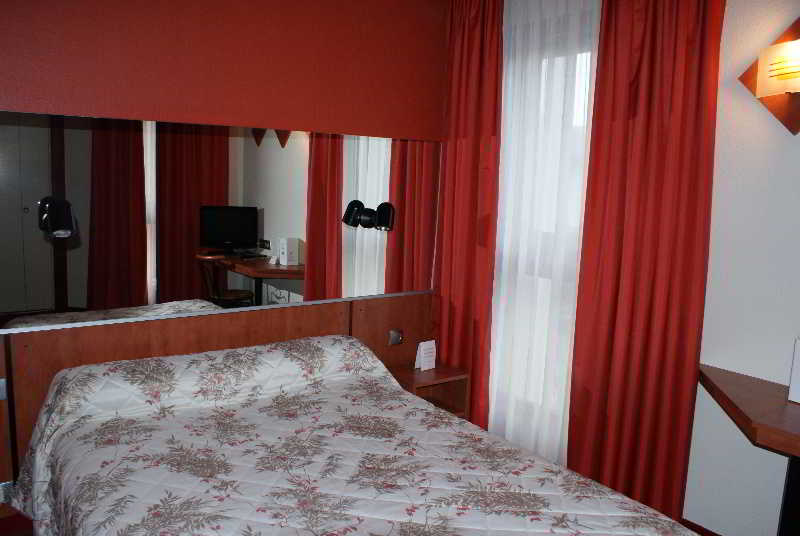 Airport Hotel