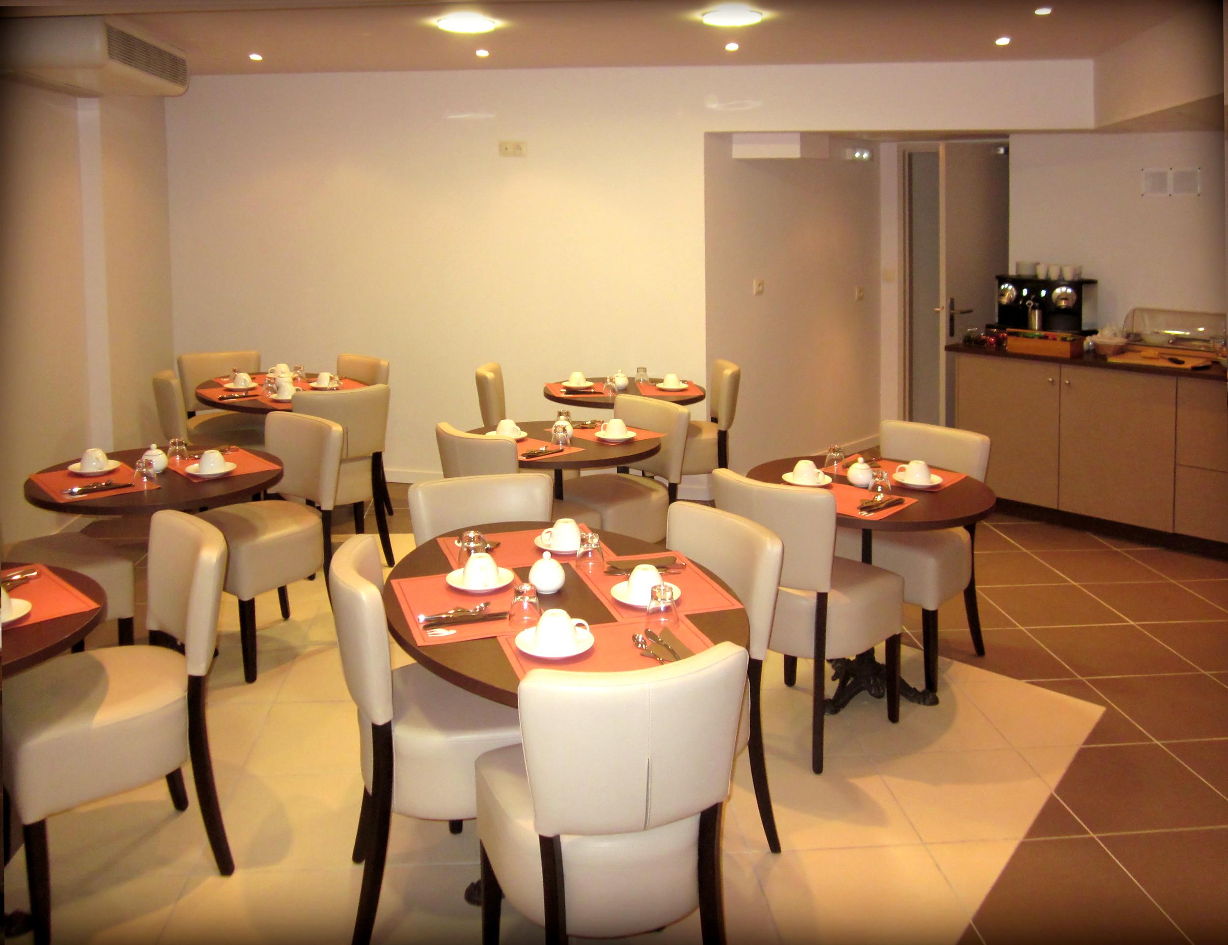 Ours Blanc Place Wilson