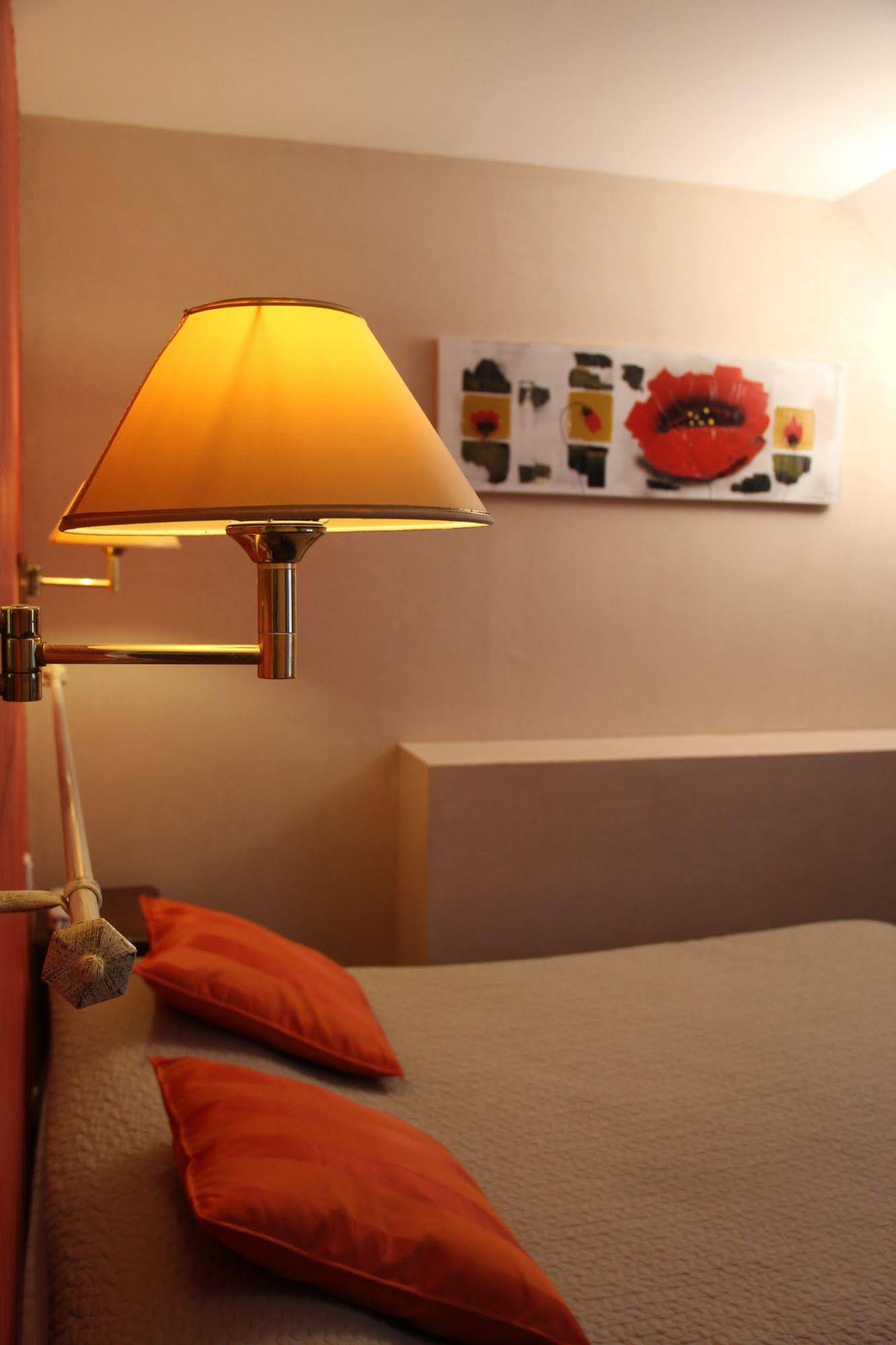 Brit Hotel Le Cygne