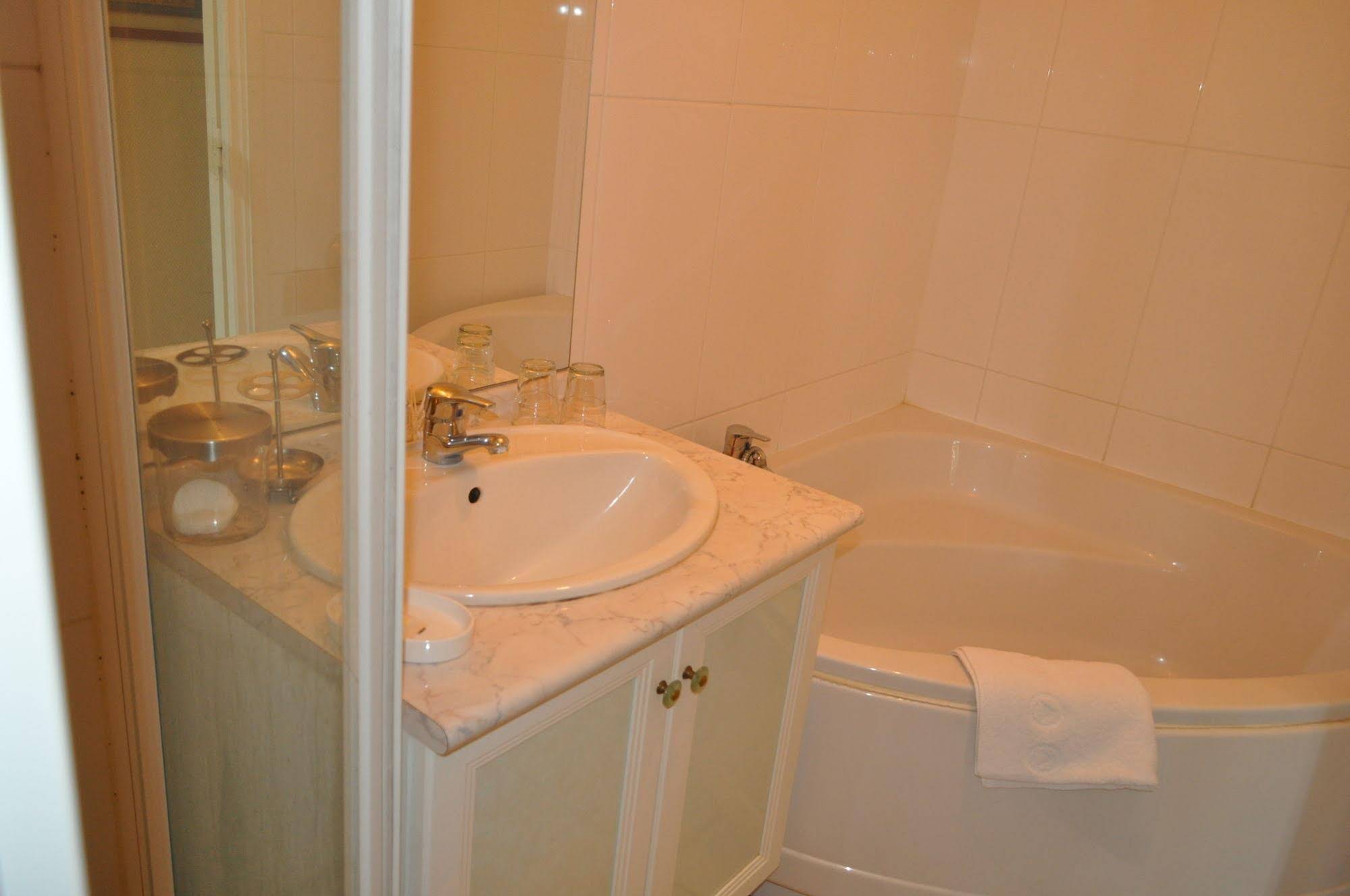 Le Château Des Ormes