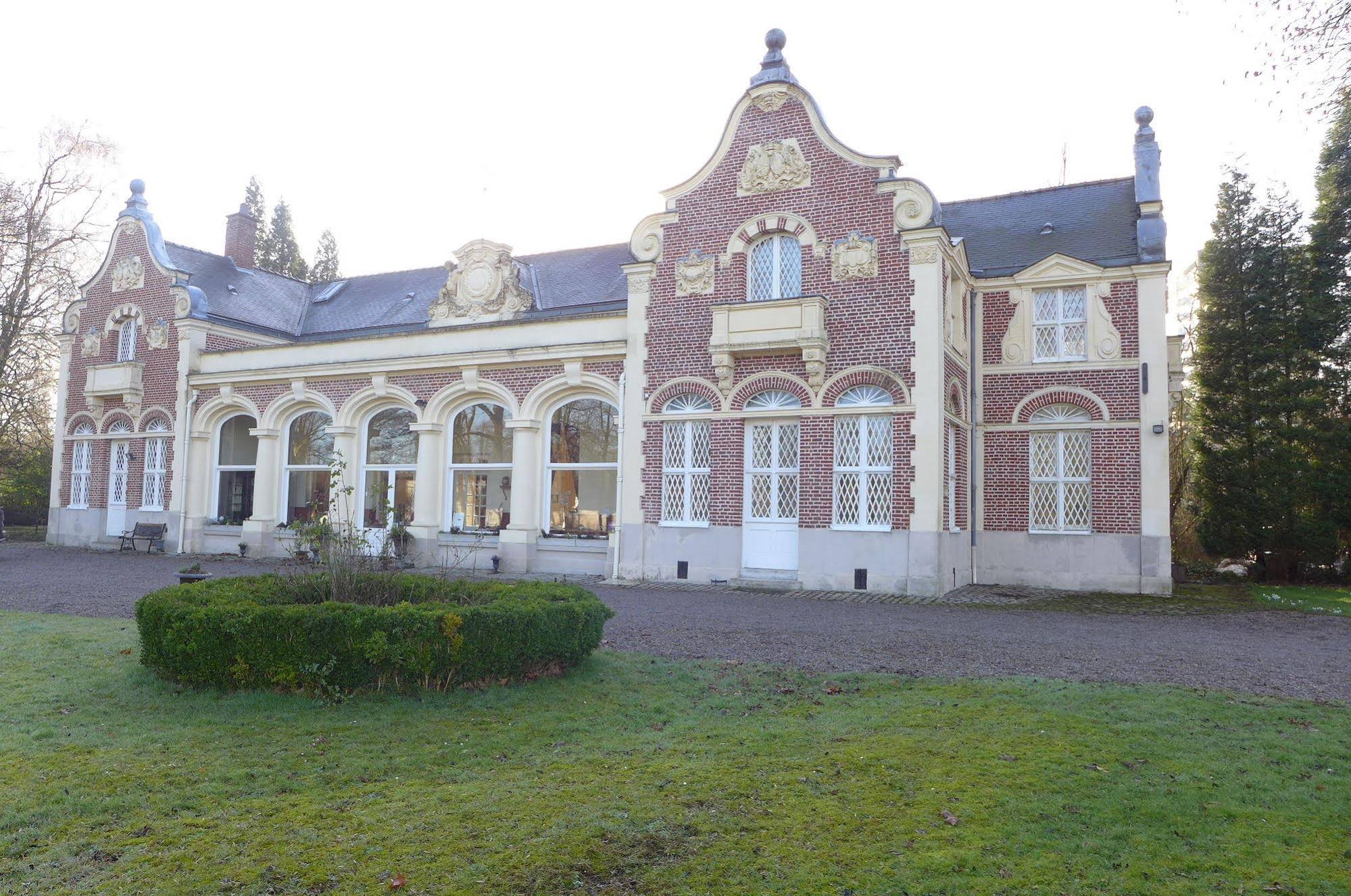 Le Château Des Ormes